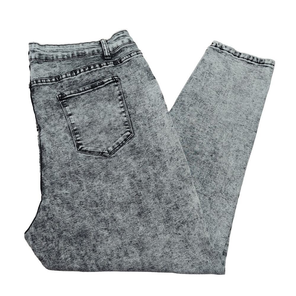 City Chic Women's Plus Size Harley Mid-Rise Ankle Grazer Black Acid Wash Jeans